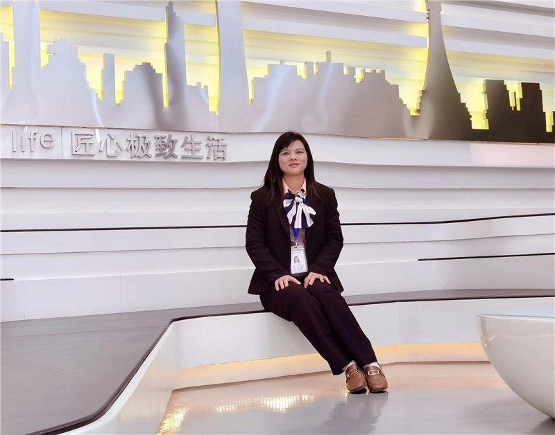 致敬铝业新青年丨伟业铝厂梁美婵：科研路漫漫，上下而求索