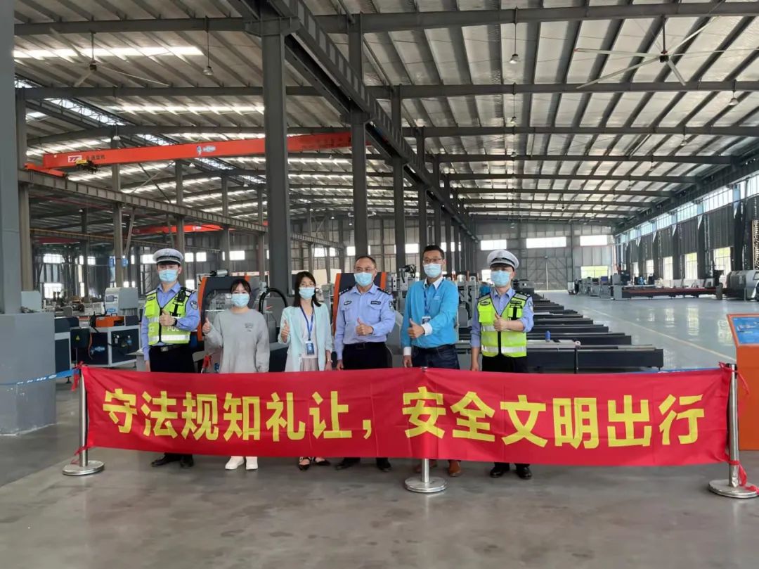肇庆市交警支队第三大队莅临海富纳集团进行交通安全知识普及培训