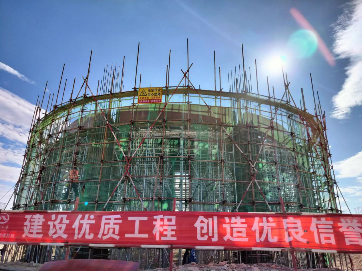 八冶安装建设公司云南宏合项目新鲜氧化铝仓椎体吊装圆满完成