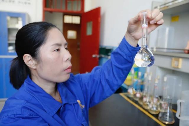 华银铝业颜凤梅：做氧化铝生产的“眼睛”