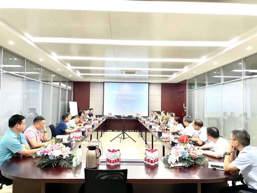 范顺科理事长到江苏亚太科技调研并主持召开重点企业座谈会
