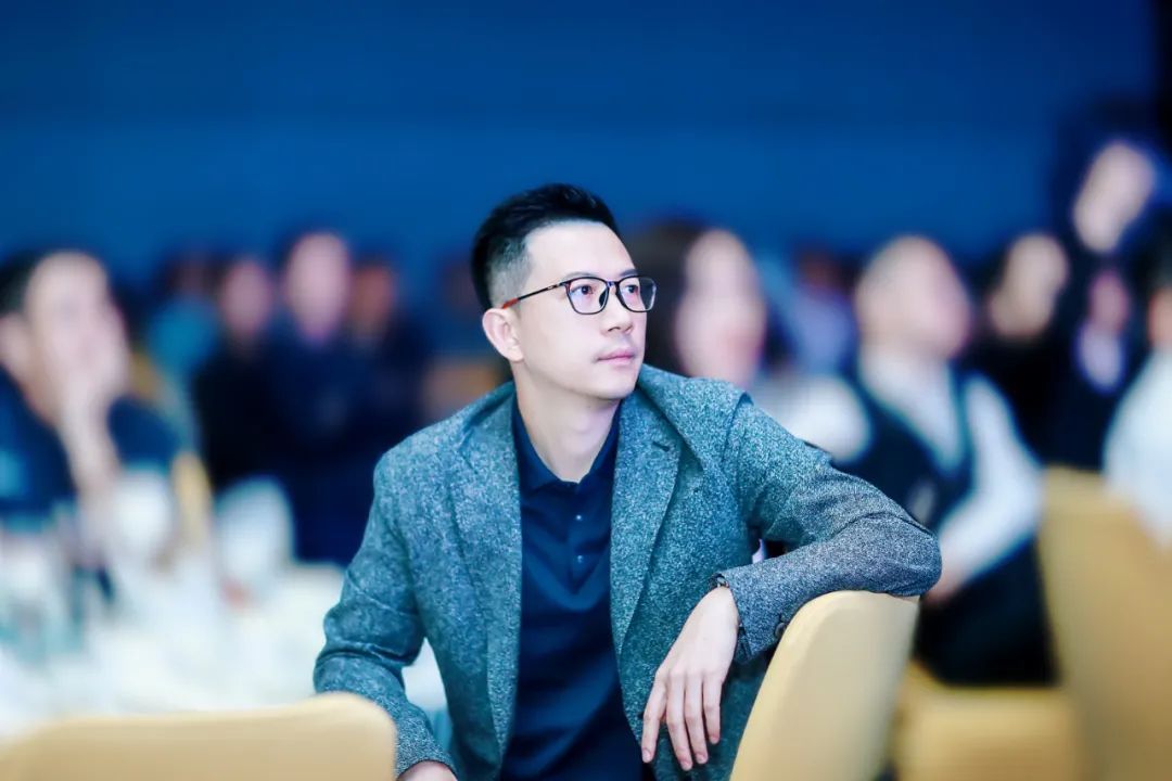 润华铝业余巨攀：专注于自己领域，行业内比勤勉