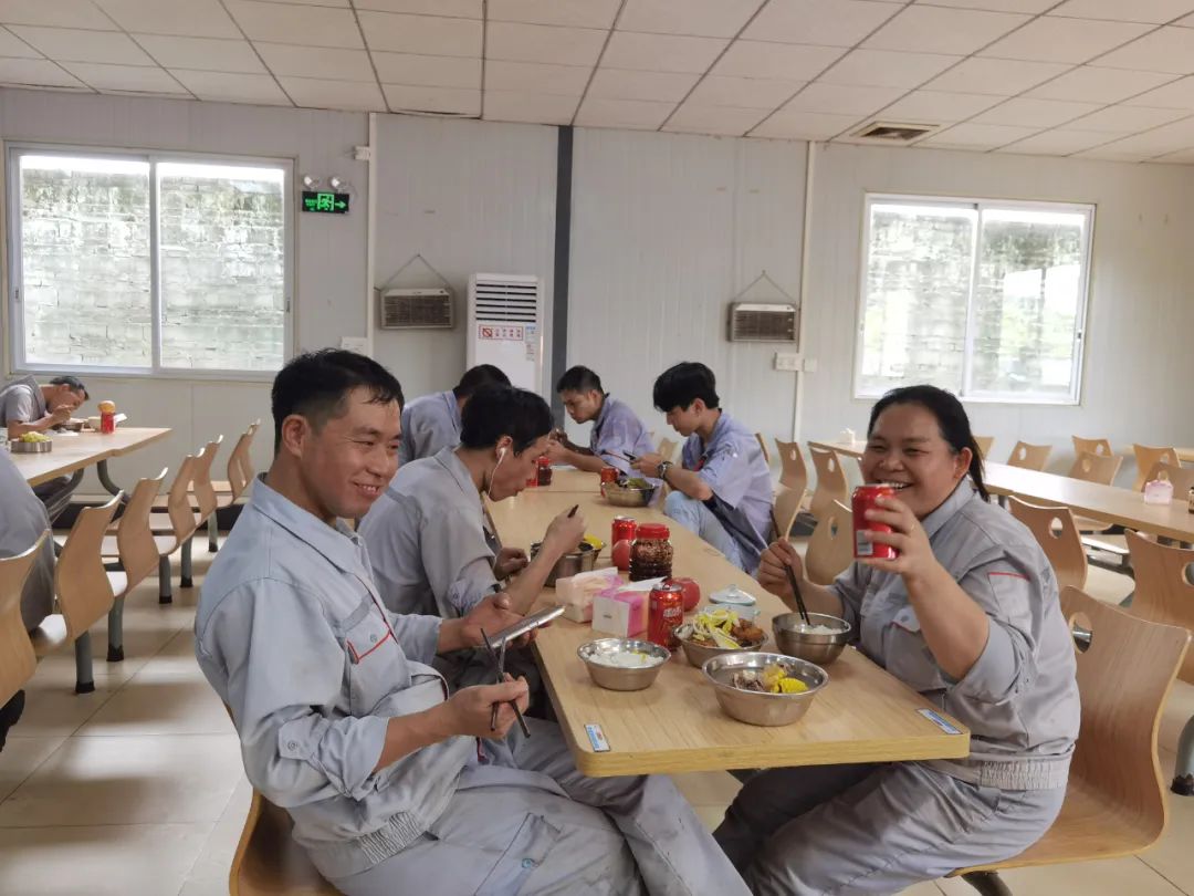 赛福福利：中秋加餐乐融融