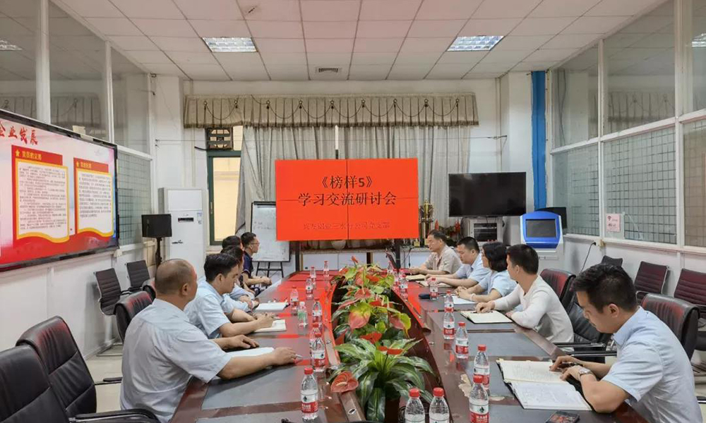 兴发铝业丨紧随榜样足迹，汲取榜样力量