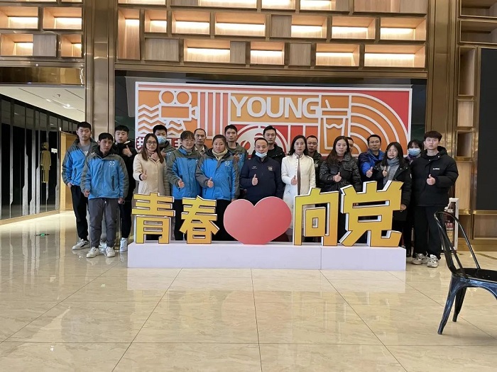传承民族精神，扛起时代责任——德贝尔《长津湖之水门桥》主题观影活动