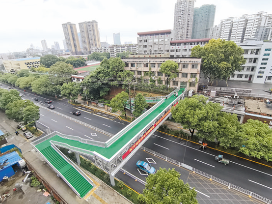 中科廊桥完成岳阳市四中人行天桥项目.png