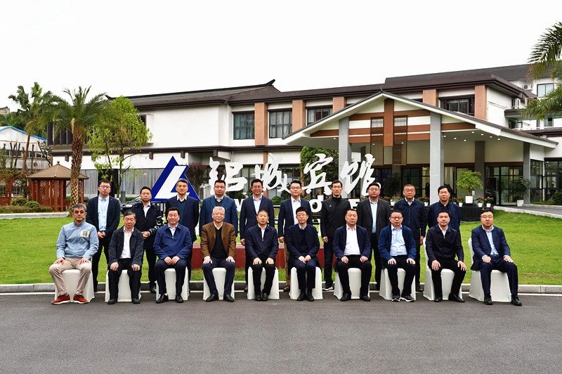 2021年（第二届）中国铝板带行业企业家高峰论坛在重庆西彭召开.jpg