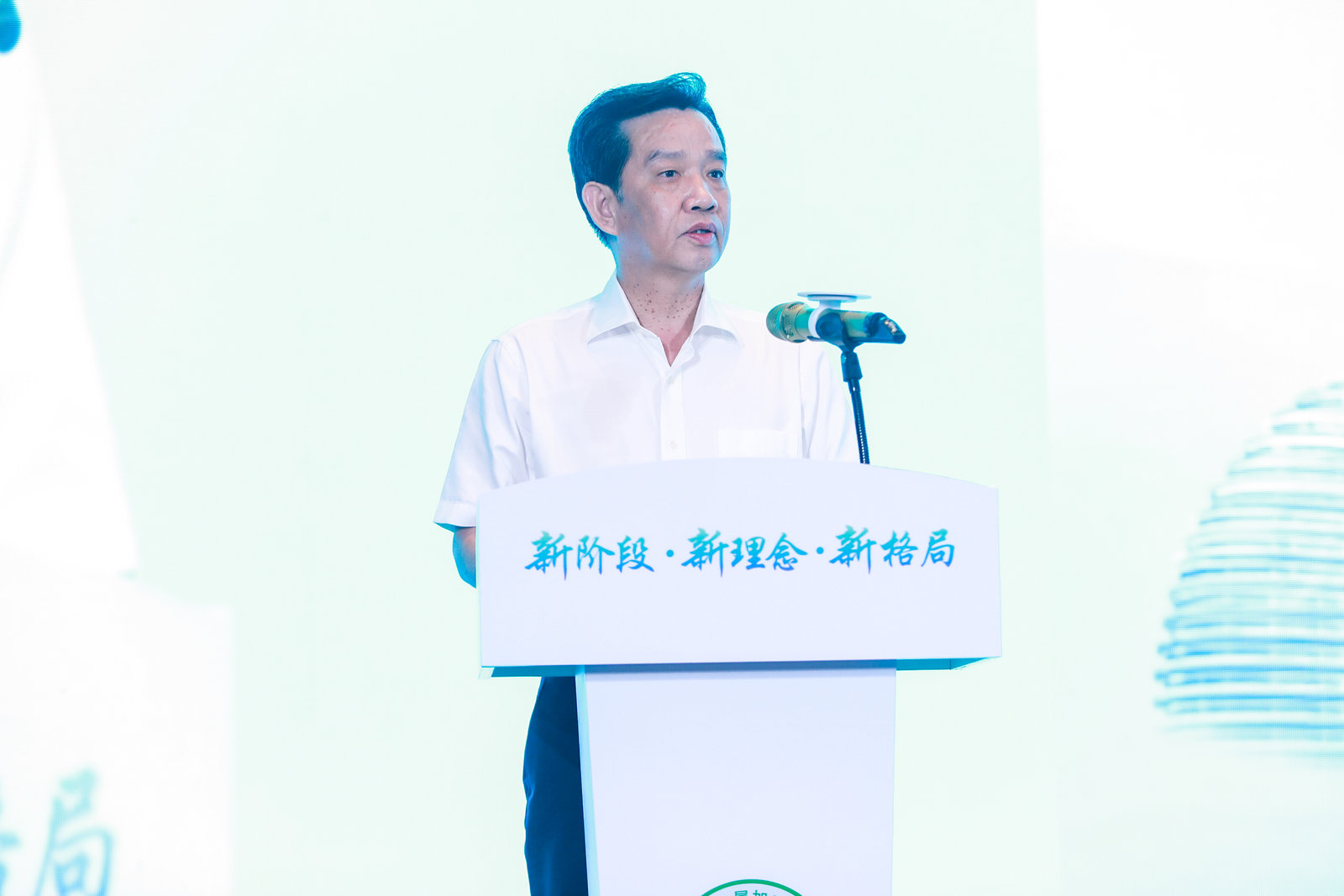 第一位致辞领导.jpg