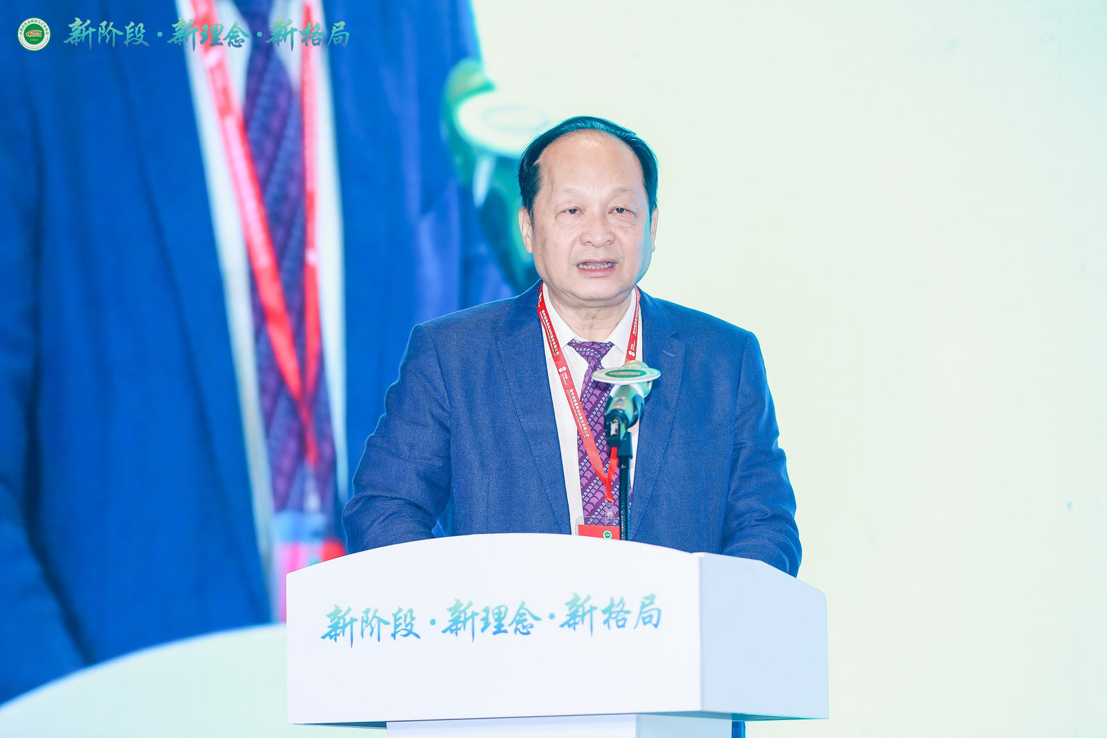 主题报告第一人.jpg