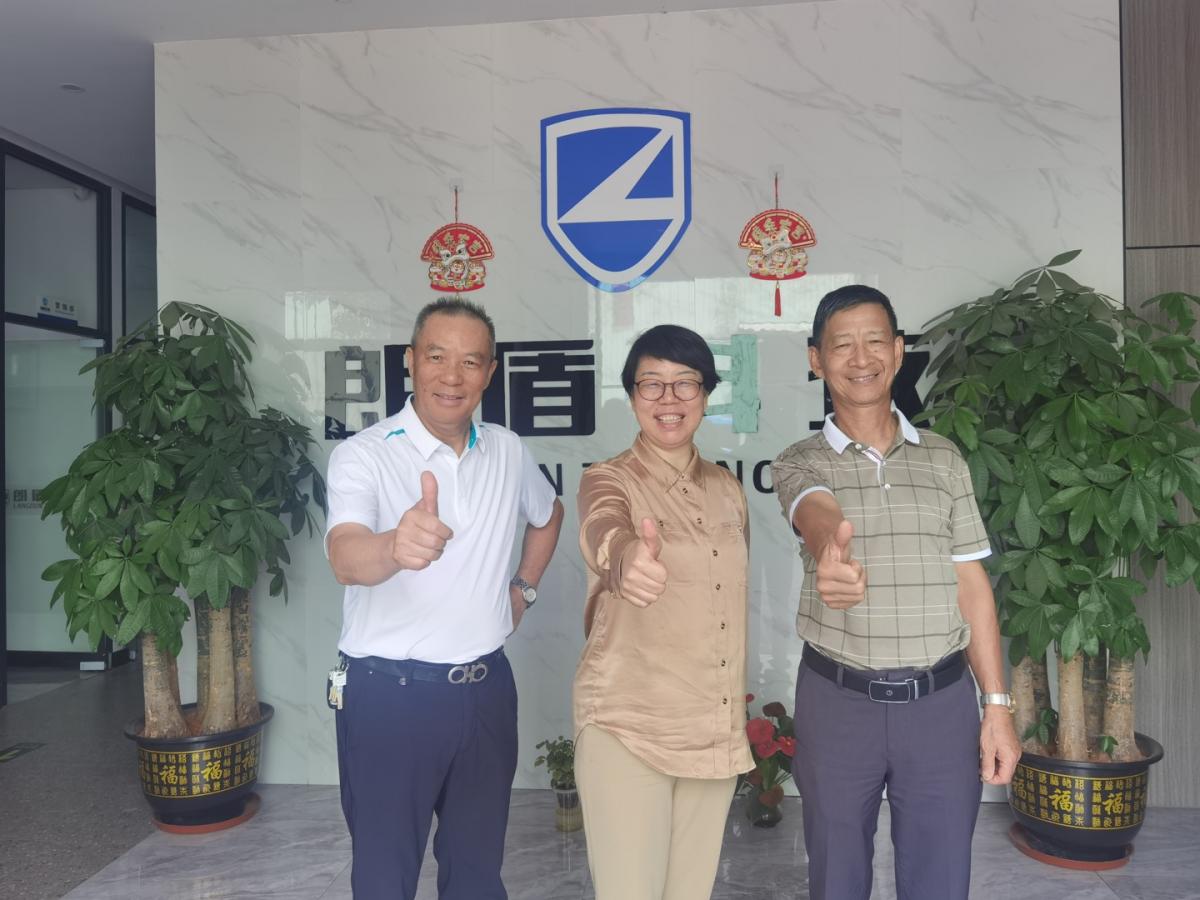 739ef8ca-0776-4b6d-b26d-63fdd4cb00f4.jpg